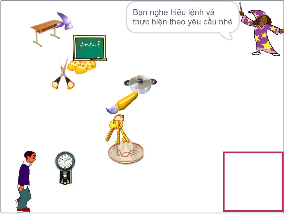 Giao diện chính: MC góc phải trên nói Bạn nghe hiệu lệnh và thực hiện theo yêu cầu nhé, nhiều đồ vật chồng lên nhau ở nửa trái, HS đứng góc trái dưới, hình vuông viền đỏ ở góc phải dưới